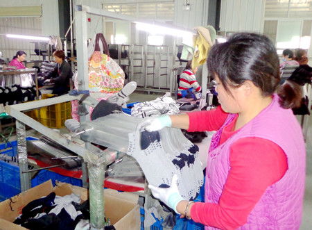 湖北鄖陽兩千余家微工廠助推鄉村振興，萬余村民實現家門口就業